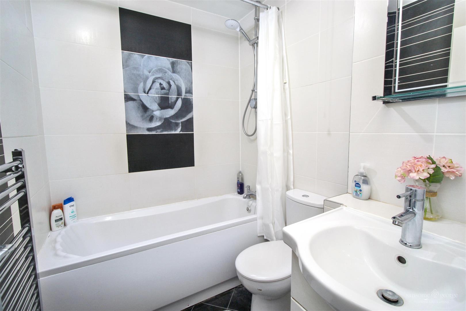 Kemerton Close, Calcot, Reading